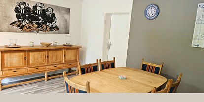 Monteurwohnung - Kühlschrank - Bünsdorf - Esszimmer - Selker Noor Apartments UG