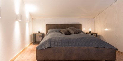 Monteurwohnung - Küche: eigene Küche - PLZ 24143 (Deutschland) - Doppelbett 1 Etage mit Zugang zur Sauna und großzügigem Kleiderschrank.  - Lara Loft