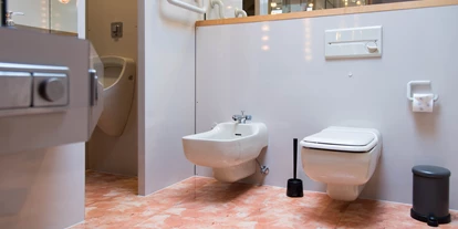 Monteurwohnung - Zimmertyp: Doppelzimmer - Stein (Kreis Plön) - Hauptbad mit großem Spiegel - Lara Loft