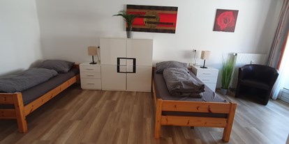 Monteurwohnung - Kühlschrank - Selpritsch - Schlafzimmer - BoRa Monteurzimmer Villach