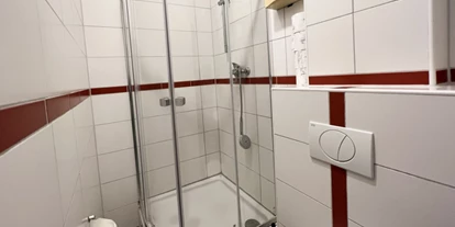 Monteurwohnung - WLAN - Vettelschoß - Badezimmer, HomeRent Unterkunft in Eitorf - HomeRent in Eitorf