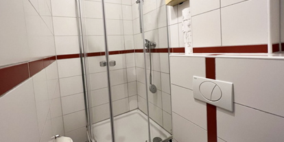 Monteurwohnung - Zimmertyp: Doppelzimmer - Seifen - Badezimmer, HomeRent Unterkunft in Eitorf - HomeRent in Eitorf