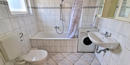 Monteurwohnung - WLAN - PLZ 52224 (Deutschland) - Badezimmer, HomeRent Unterkunft in Düren - HomeRent in Düren