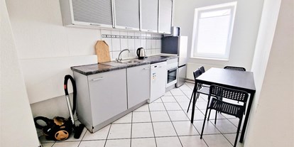Monteurwohnung - Kühlschrank - Langerwehe - Küche, HomeRent Unterkunft in Düren - HomeRent in Düren