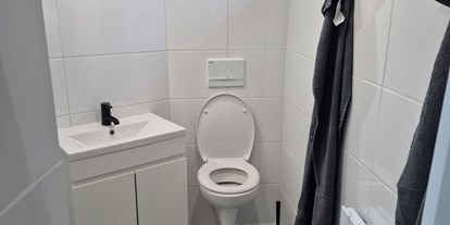 Monteurwohnung - Badezimmer: eigenes Bad - Thurland - die 1Raumwohnung  - Monteurwohnung für 1 bis 11 Personen 