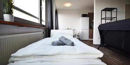 Monteurwohnung - Bettwäsche: Bettwäsche inklusive - PLZ 47800 (Deutschland) - Schlafzimmer, HomeRent Unterkunft in Duisburg - HomeRent in Duisburg