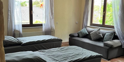 Monteurwohnung - Zimmertyp: Einzelzimmer - Standenbühl - Teil des Schlafraums mit Einzelbetten - Haus Roth Dell