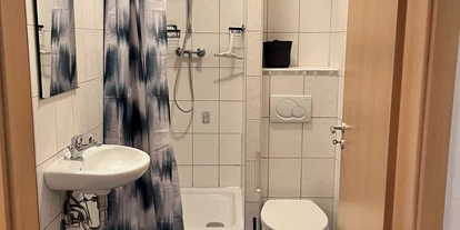 Monteurwohnung - Zimmertyp: Einzelzimmer - Standenbühl - Badezimmer - Haus Roth Dell
