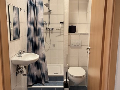 Monteurwohnung - Zimmertyp: Mehrbettzimmer - PLZ 67653 (Deutschland) - Badezimmer - Haus Roth Dell