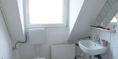 Monteurwohnung - Badezimmer: eigenes Bad - PLZ 51519 (Deutschland) - Badezimmer, HomeRent Unterkunft in Remscheid  - HomeRent in Remscheid