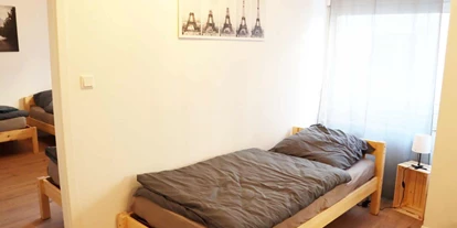 Monteurwohnung - Badezimmer: eigenes Bad - Niederrhein - Schlafzimmer, HomeRent Unterkunft in Wuppertal - HomeRent in Wuppertal