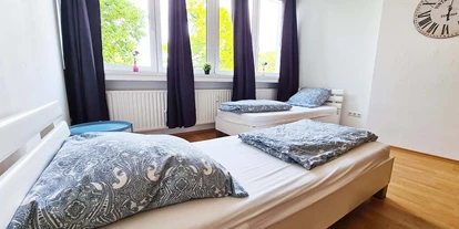 Monteurwohnung - Kühlschrank - PLZ 51519 (Deutschland) - Schlafzimmer, HomeRent Unterkunft in Langenfeld - HomeRent in Langenfeld