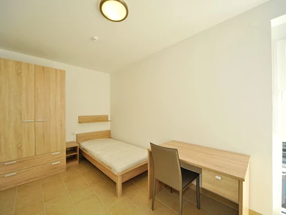 Monteurwohnung - Art der Unterkunft: Gästezimmer - PLZ 01326 (Deutschland) - 90+ Monteurzimmer in Dresden, Einzelbetten, Parkplätze, WIFI, Küchen