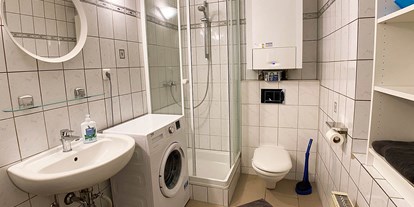 Monteurwohnung - Bettwäsche: Bettwäsche inklusive - Schleiden - Badezimmer, HomeRent Unterkunft in Mechernich - HomeRent in Mechernich