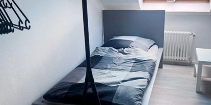 Monteurwohnung - Bettwäsche: Bettwäsche inklusive - PLZ 47802 (Deutschland) - Schlafzimmer, HomeRent Unterkunft in Krefeld - HomeRent in Krefeld