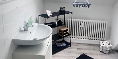 Monteurwohnung - Zimmertyp: Doppelzimmer - Neuss Neuss - Badezimmer, HomeRent Unterkunft in Krefeld - HomeRent in Krefeld