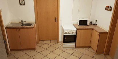 Monteurwohnung - Kühlschrank - PLZ 84104 (Deutschland) - Teil von Küche - Zimmervermietung Rank