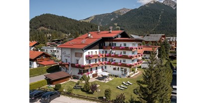 Monteurwohnung - Badezimmer: eigenes Bad - Gries im Sellrain - Hotel Aussenansicht - Hotel Schönegg Seefeld