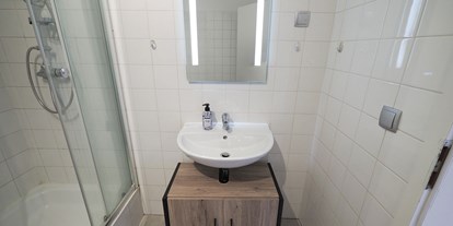 Monteurwohnung - Zimmertyp: Doppelzimmer - PLZ 23795 (Deutschland) - Badezimmer, HomeRent Unterkunft in Seth - HomeRent in Seth