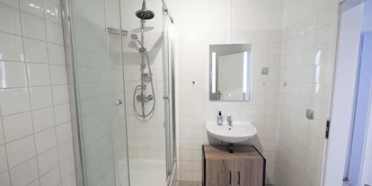 Monteurwohnung - Badezimmer: eigenes Bad - Bühnsdorf - Badezimmer, HomeRent Unterkunft in Seth - HomeRent in Seth