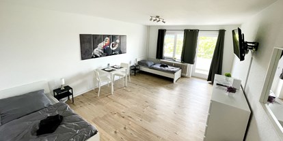 Monteurwohnung - TV - Kalübbe - Schlafzimmer, HomeRent Unterkunft in Trappenkamp - HomeRent in Trappenkamp