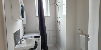 Monteurwohnung - Kühlschrank - PLZ 52224 (Deutschland) - Badezimmer, HomeRent Unterkunft in Stolberg - HomeRent in Stolberg