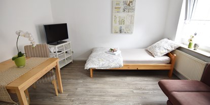 Monteurwohnung - Badezimmer: eigenes Bad - Overath - Wohn-/Schlafzimmer, HomeRent Unterkunft in Troisdorf - HomeRent in Troisdorf