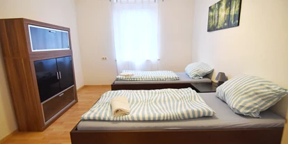 Monteurwohnung - Kühlschrank - PLZ 53881 (Deutschland) - Schlafzimmer, HomeRent Unterkunft in Satzvey - HomeRent in Satzvey