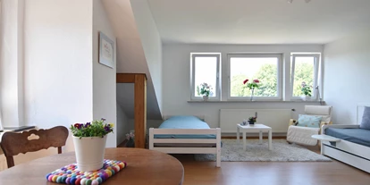 Monteurwohnung - Zimmertyp: Doppelzimmer - PLZ 42651 (Deutschland) - Wohn-/Schlafzimmer, HomeRent Unterkunft in Wermelskirchen - HomeRent in Wermelskirchen