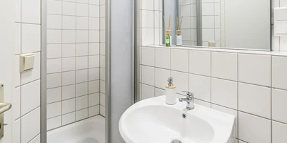 Monteurwohnung - Zimmertyp: Mehrbettzimmer - PLZ 65795 (Deutschland) - Badezimmer, HomeRent Unterkunft in Wiesbaden - HomeRent in Wiesbaden 