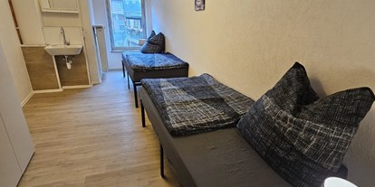 Monteurwohnung - Zimmertyp: Mehrbettzimmer - Thüringen Süd - Schlafzimmer Wohnung 3 - Gästehaus Weißes Lamm Monteurzimmer