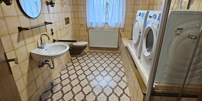 Monteurwohnung - Waschmaschine - Presseck - Badezimmer Wohnung 3 - Gästehaus Weißes Lamm Monteurzimmer