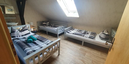 Monteurwohnung - Zimmertyp: Doppelzimmer - Bad Steben - Schlafzimmer Wohnung 3 - Gästehaus Weißes Lamm Monteurzimmer