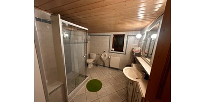 Monteurwohnung - Zimmertyp: Doppelzimmer - PLZ 35582 (Deutschland) - Großes Bad  - Ferienwohnung Herborn Paula
