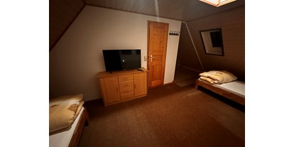 Monteurwohnung - Zimmertyp: Doppelzimmer - Siegbach - Schlafzimmer  - Ferienwohnung Herborn Paula