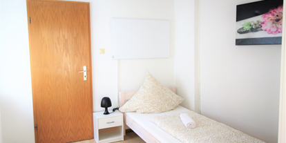Monteurwohnung - Bettwäsche: Bettwäsche inklusive - Vettweiß - Schlafzimmer, HomeRent Unterkunft in Zülpich  - HomeRent in Zülpich