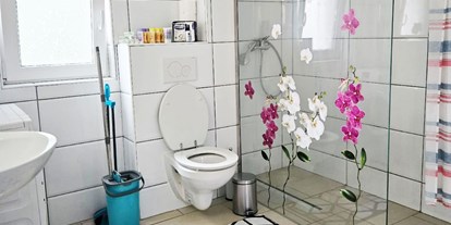 Monteurwohnung - Zimmertyp: Mehrbettzimmer - Heßheim - Badezimmer, HomeRent Unterkunft in Mannheim - HomeRent in Mannheim 