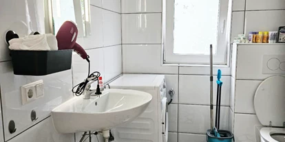 Monteurwohnung - Badezimmer: eigenes Bad - Schwetzingen - Badezimmer, HomeRent Unterkunft in Mannheim - HomeRent in Mannheim 