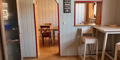 Monteurwohnung - Wassertrüdingen - Gemütliche Sitzecke in der Küche mit Durchgang ins Esszimmer  - SGS Arberg