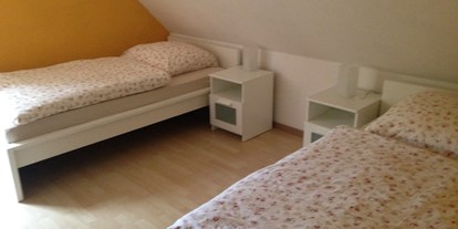 Monteurwohnung - Badezimmer: eigenes Bad - Bröckel - Schlafzimmer OG - Monteurzimmer oder ganzes Haus in Burgdorf