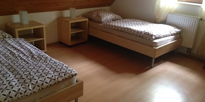 Monteurwohnung - Kaffeemaschine - Hambühren - Schlafzimmer OG - Monteurzimmer oder ganzes Haus in Burgdorf