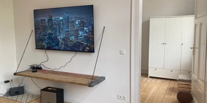 Monteurwohnung - Küche: eigene Küche - PLZ 30161 (Deutschland) - Wohnzimmer mit SmartTV (65 Zoll) - Hangout Hannover