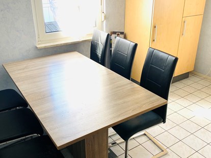 Monteurwohnung - Zimmertyp: Einzelzimmer - PLZ 76006 (Deutschland) - Sitzgelegenheit Küche - Monteur- Wohnungen KA