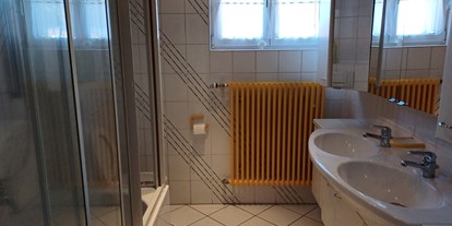Monteurwohnung - Badezimmer: Gemeinschaftsbad - Hardthausen am Kocher - Badezimmer - My-Skypalace Osterburken