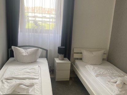 Monteurwohnung - Zimmertyp: Doppelzimmer - PLZ 30165 (Deutschland) - Ein Doppelzimmer  - Haus mit großer Terrasse