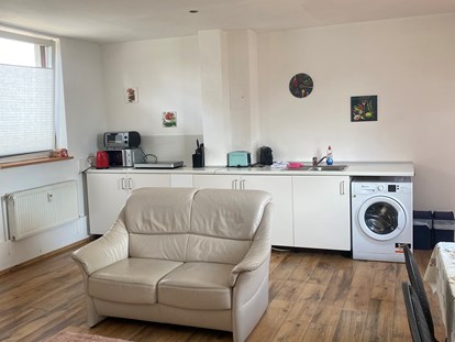 Monteurwohnung - Zimmertyp: Doppelzimmer - Hannover Stöcken - Küche
 - Haus mit großer Terrasse
