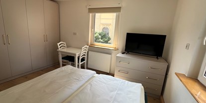 Monteurwohnung - Einzelbetten - Geroldshausen - Doppelzimmer mit Doppelbett - Gemütliche Monteurzimmer in Unterdürrbach
