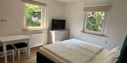 Monteurwohnung - TV - Mainstockheim - Doppelzimmer mit Doppelbett - Gemütliche Monteurzimmer in Unterdürrbach, Würzburg