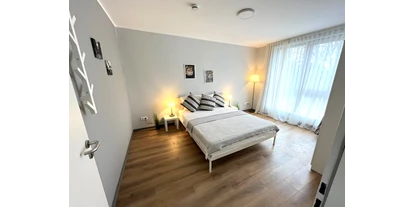 Monteurwohnung - Badezimmer: eigenes Bad - Calden - Schlafzimmer 1 - Stillvolle Apartments am Park-Schönfeld