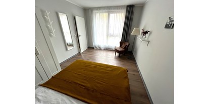 Monteurwohnung - WLAN - Helsa - Schlafzimmer 2 - Stillvolle Apartments am Park-Schönfeld, inkl. WLAN 